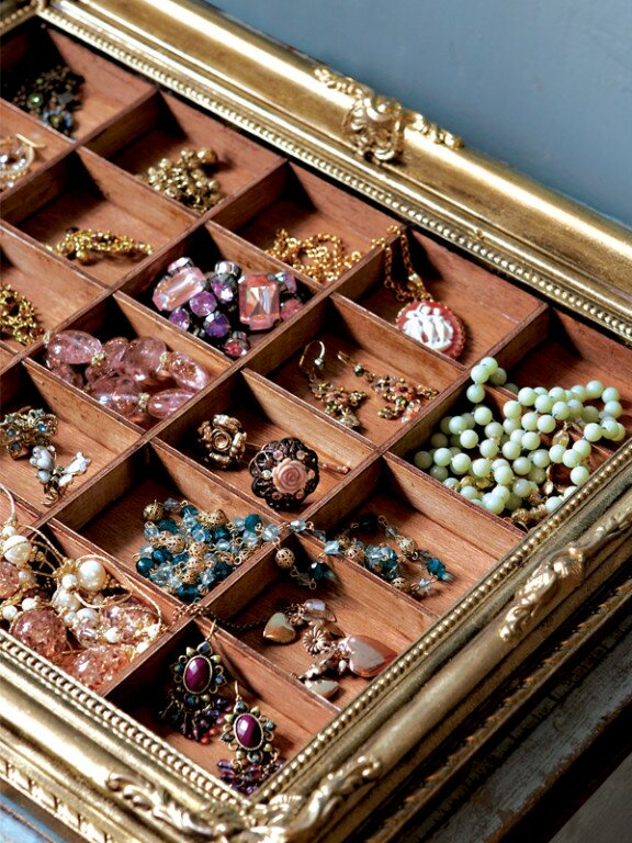 jewellery-frame