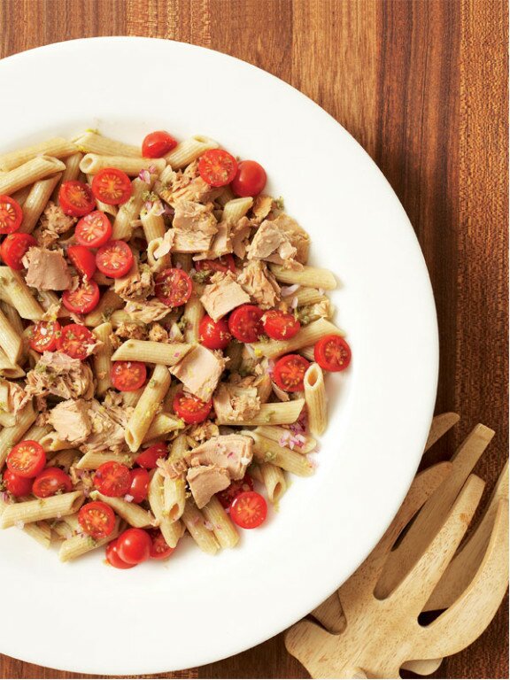 wholewheat-tuna-pasta-with-cherry-tomatoes-and-capers