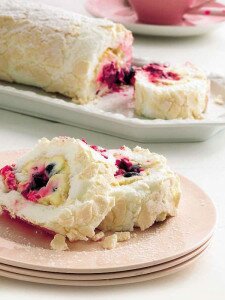 meringue-and-berry-roulade